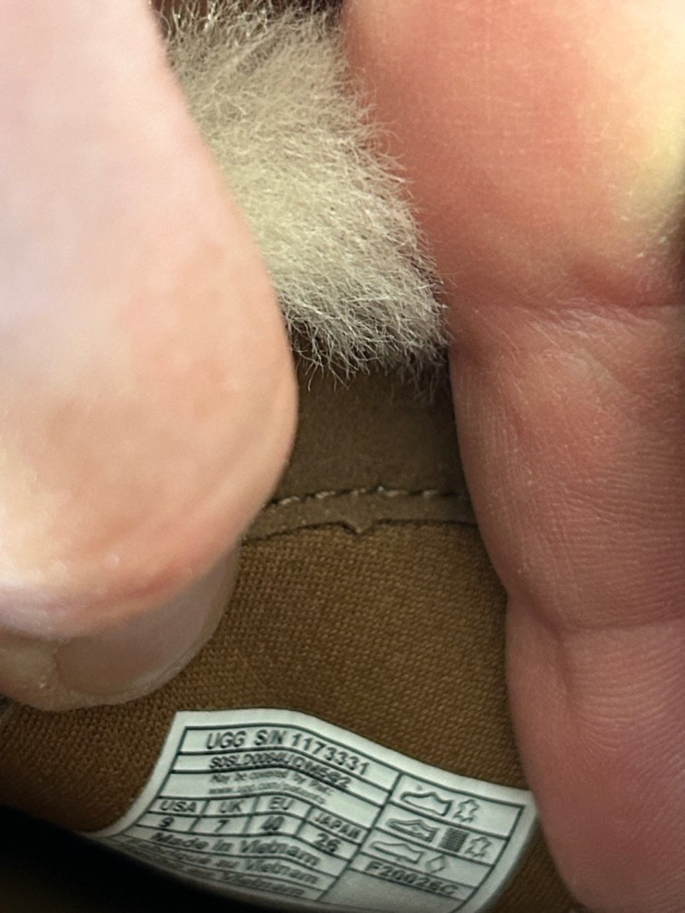 BRAND NEW Ugg Esmee Leather Clog, Shearling Trim, Size 9 - Picture 9 of 9